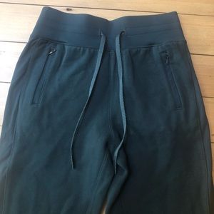 NWOT lululemon Joggers - Size 2